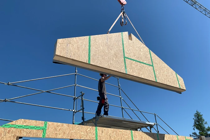Aufrichten EFH mit Holzmodulen; Künzi + Knutti AG