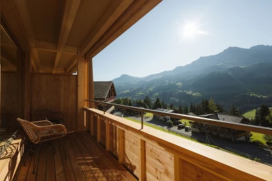 Balkon mit Aussicht Hotel Hari; Brügger Architekten AG, Bild: Anja Zurbrügg Photography
