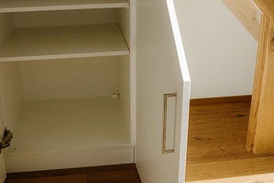 Treppenschrank; Bild: Anja Zurbrügg Photography