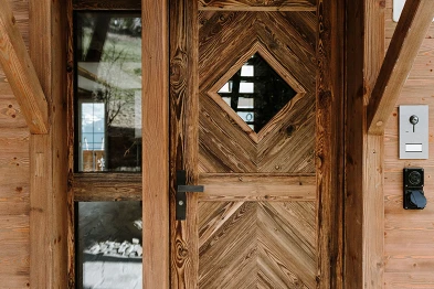 Altholztüre; Bild: Anja Zurbrügg Photography