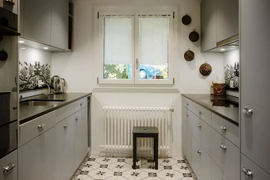 Küche französisch Landhaus-Stil; Bild: Anja Zurbrügg Photography