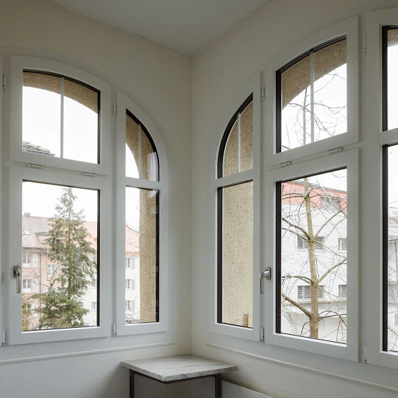 Rundbogenfenster; Bild: Anja Zurbrügg Photography