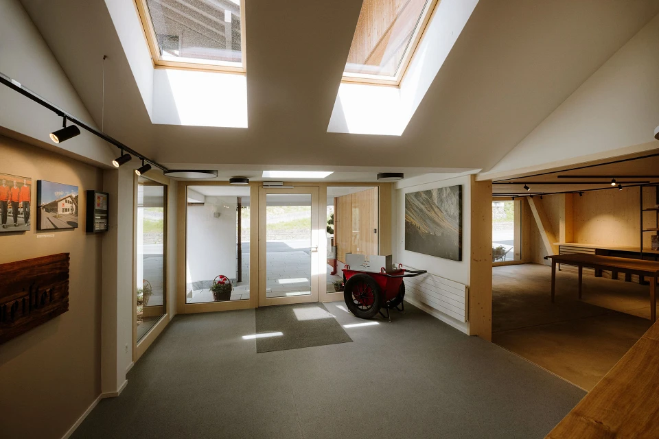 Eingangsfront und Empfang; Raumforum GmbH, Bild: Anja Zurbrügg Photography