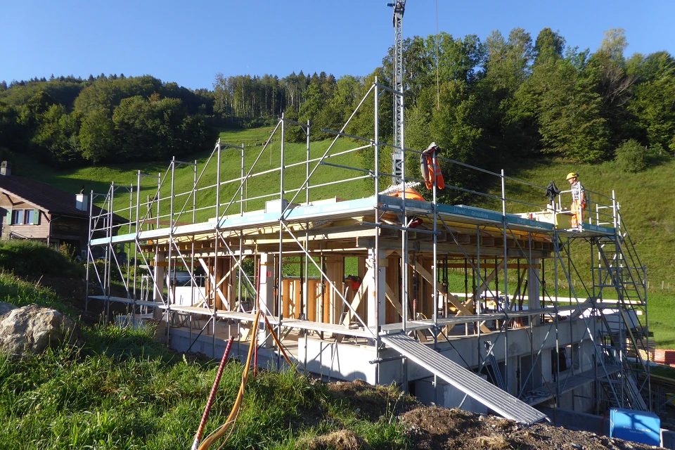 Holzbau aufrichten OG; Bild: Künzi + Knutti AG