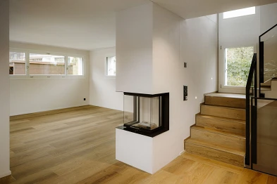 Wohnzimmer mit Cheminée; Künzi + Knutti AG, Bild: Anja Zurbrügg Photography