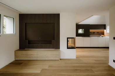 Wohnzimmer und Küche; Künzi + Knutti AG, Bild: Anja Zurbrügg Photography