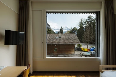 Zimmer Aussicht Neubau; Loosli+Partner AG, L2A Architekten AG, Bild: Anja Zurbrügg Photography