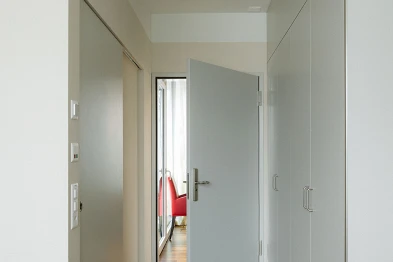 Zimmertüren Gang; Loosli+Partner AG, L2A Architekten AG, Bild: Anja Zurbrügg Photography