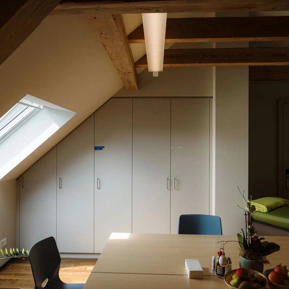 Einbauschränke Dachgeschoss; Loosli+Partner AG, L2A Architekten AG, Bild: Anja Zurbrügg Photography