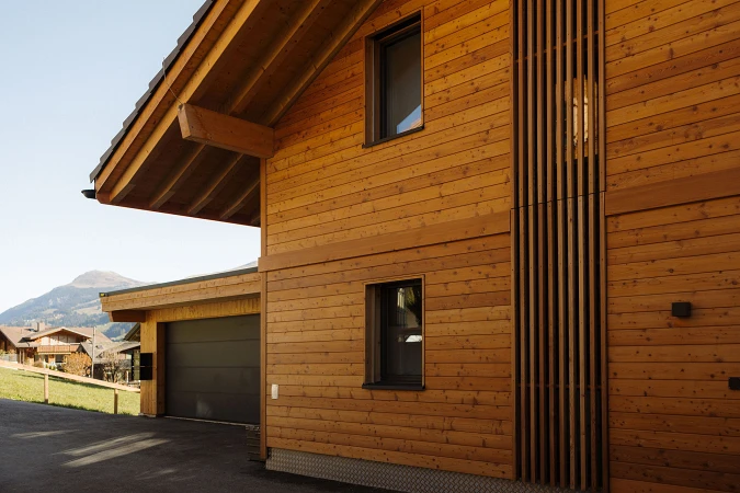 Holz-Fassade; Bild: Anja Zurbrügg Photography