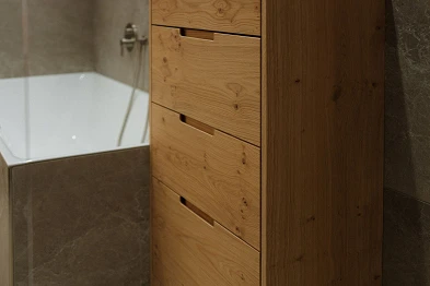Badezimmermöbel Holz; Bild Anja Zurbrügg Photography