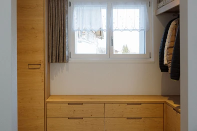 Garderobe Eingangsbereich; Bild Anja Zurbrügg Photography