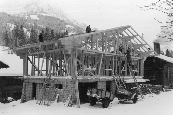 Bau des Chalets; Archivbild