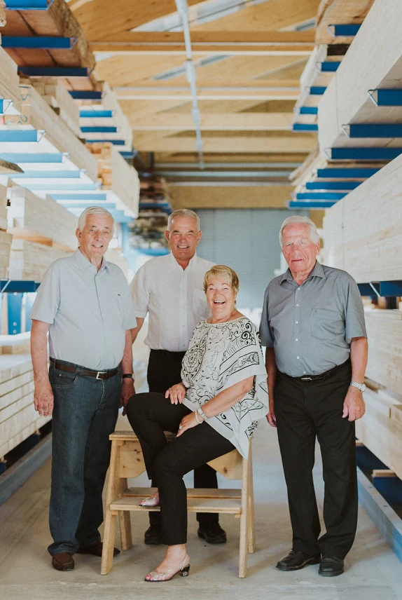 Senioren; Holzlager der Künzi + Knutti AG, Bild: Anja Zurbrügg Photography