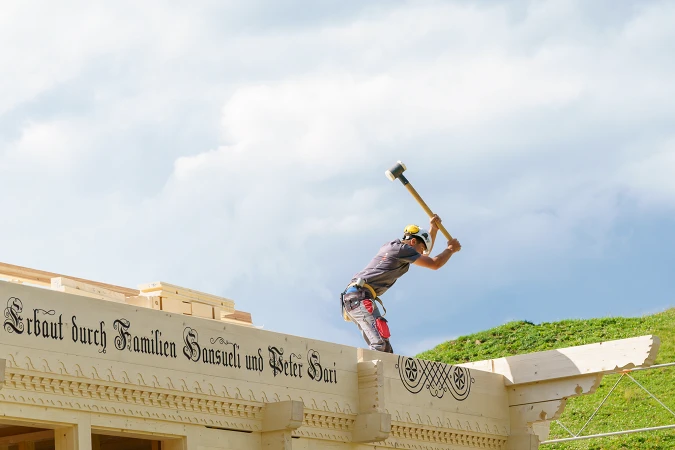 Aufrichten; Bild: Mario Zimmermann