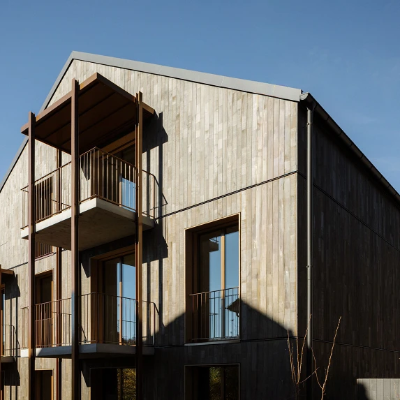 Mehrfamilienhaus; Bild: Anja Zurbrügg Photography