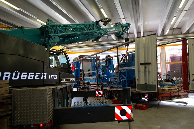 Anlieferung der Abbundanlage; Bild: Künzi + Knutti AG